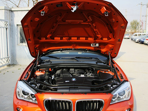华晨宝马 sDrive18i 2.0L 发动机局部特写