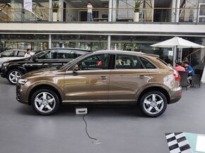 一汽奥迪  2.0T 车辆左正侧视角