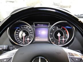 奔驰AMG  G65 6.0T 方向盘后方仪表盘