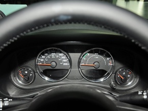 Jeep  3.6L 方向盘后方仪表盘