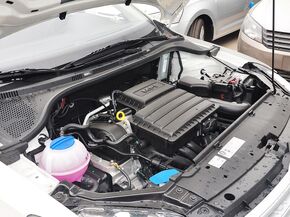 上海大众  1.6L 手动 发动机主体特写