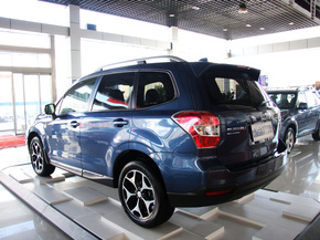 斯巴鲁  2.5L CVT 车辆左后45度视角