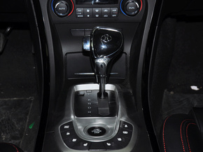 北京汽车(绅宝)  2.3T 自动 挂档把手特写