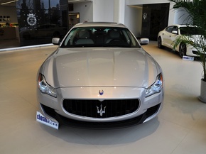 玛莎拉蒂  3.0T 车头正面视角