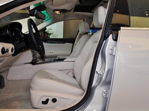 玛莎拉蒂  3.0T 驾驶席座椅正视图