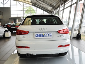 一汽奥迪  2.0T 车辆正后方尾部视角