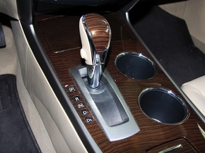 东风日产 2.0L 挂档把手特写