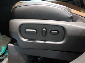 福特(进口)  3.5L 自动 驾驶席侧面特写