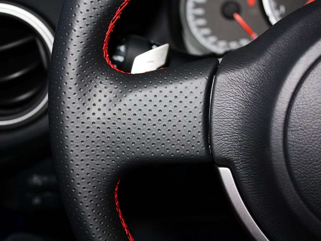 斯巴鲁  2.0L 自动 方向盘左侧