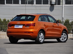 一汽奥迪  2.0T 车辆右侧尾部视角