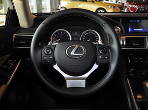 雷克萨斯  2.5L 自动 方向盘整体