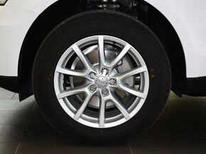 一汽奥迪  40 TFSI quattro 前轮整体照片