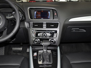 一汽奥迪  40 TFSI quattro 中控仪表台总特写
