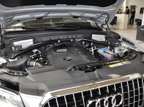 一汽奥迪  40 TFSI quattro 发动机主体特写