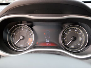 Jeep 3.2L 自动 方向盘后方仪表盘