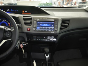 东风本田  1.8L 自动 中控仪表台总特写