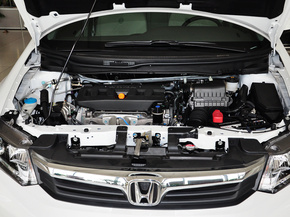 东风本田  1.8L 自动 发动机局部特写