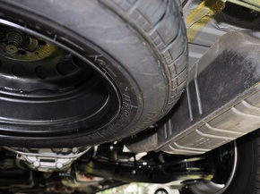 福建奔驰  3.0L 自动 备胎尺寸特写