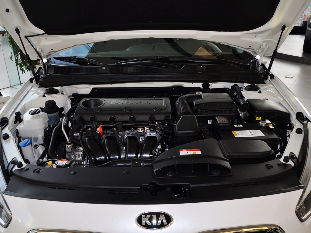 起亚(进口) 2.4L自动 发动机局部特写