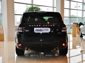 路虎  5.0T 自动 车辆正后方尾部视角