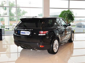 路虎 5.0T 自动 车辆右侧尾部视角