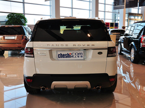 路虎  3.0T 自动 车辆正后方尾部视角