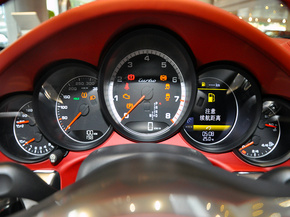 保时捷  3.8T 方向盘后方仪表盘