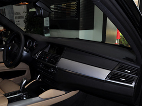 宝马M  4.4T 自动 中控台右侧