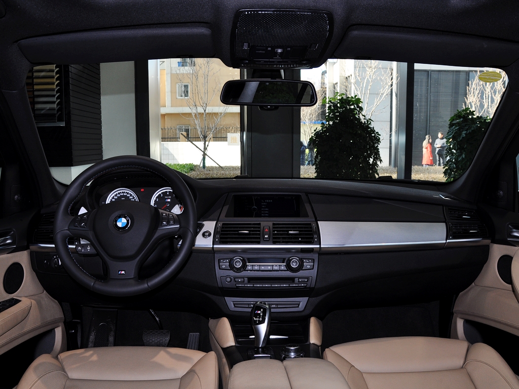 宝马M  4.4T 自动 中控台整体