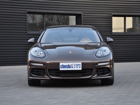 保时捷  3.0T DCT 车头正面视角