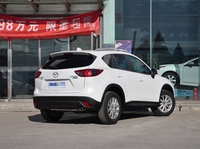 长安马自达  2.0L 自动 车辆右侧尾部视角