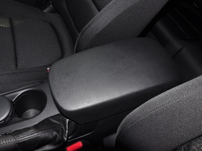 长安马自达  2.0L 自动 前排座椅中央中间