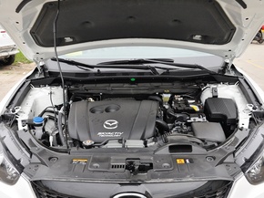 长安马自达  2.0L 自动 发动机局部特写