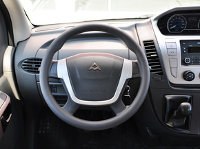 上汽MAXUS大通 傲运通 2.5L 手动 方向盘整体