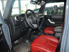 Jeep  3.6L 中控台左侧