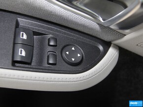 BMW i  增程式混合动力版 中控仪表台上方