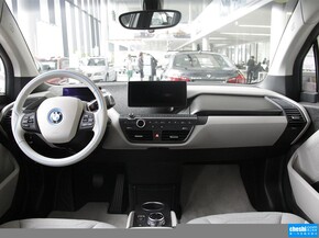 BMW i  增程式混合动力版 方向盘整体