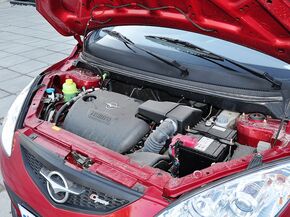 海马汽车  GL 1.3L 手动 发动机主体特写