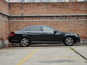 北京奔驰  E260L 1.8T 自动 车辆正右侧