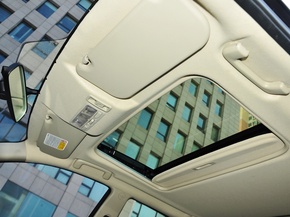 广汽三菱  3.0L 自动 车顶内部特写