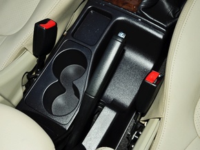 广汽三菱 3.0L 自动 驻车制动器