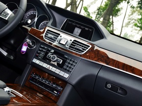 北京奔驰 E300L 3.0L 自动 中控仪表台总特写