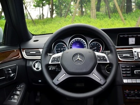 北京奔驰 E300L 3.0L 自动 方向盘整体