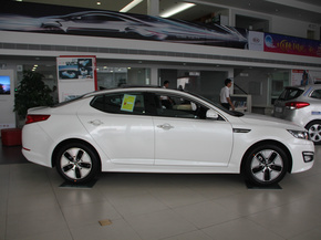 起亚(进口)  2.0L AT 车辆正右侧