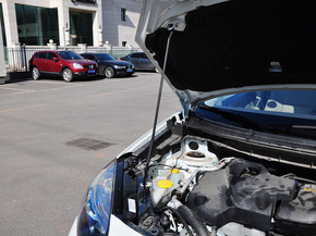 雷诺  2.5L CVT 发动机盖支撑