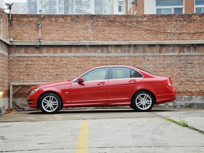 北京奔驰  C260 1.8T AT 车辆左正侧视角