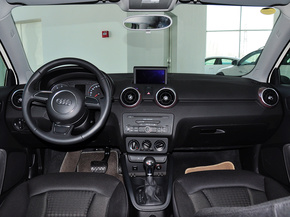 奥迪(进口)  30 TFSI 中控台整体