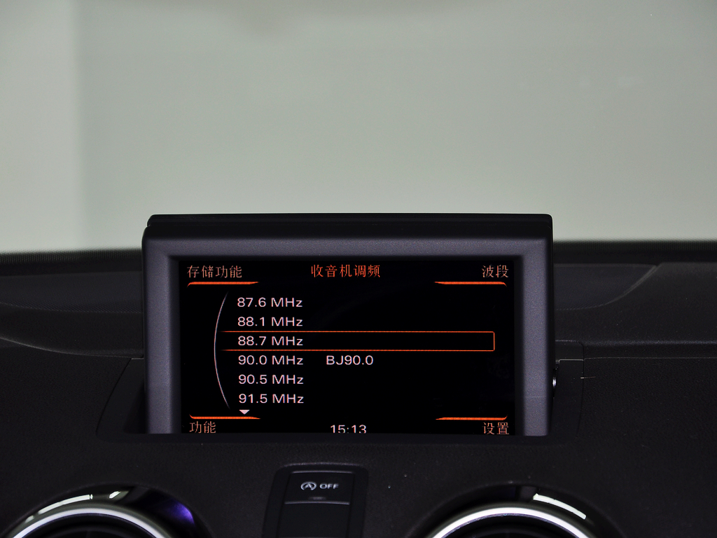 奥迪(进口)  30 TFSI 中控仪表台上方