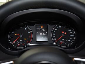 奥迪(进口)  30 TFSI 方向盘后方仪表盘