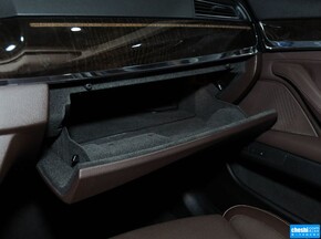 华晨宝马  535Li 手套箱整体特写